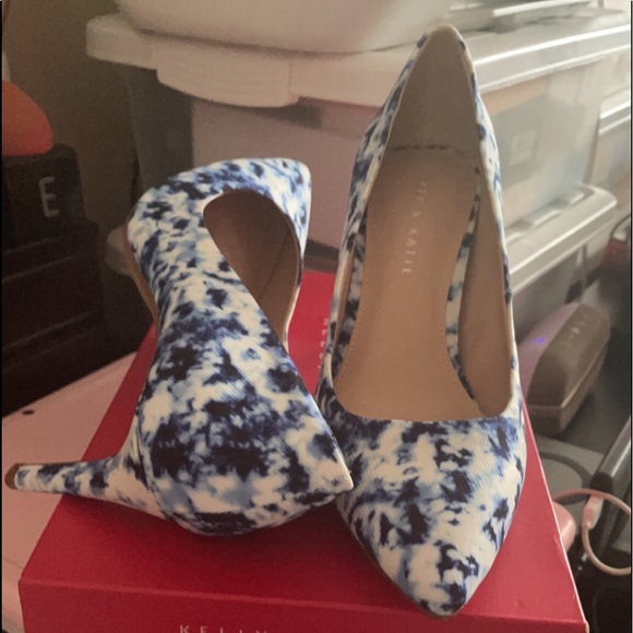 Sexy pumps. Brand new. Never worn. With box. 2 3/4 heel height. - Picture 4 of 4